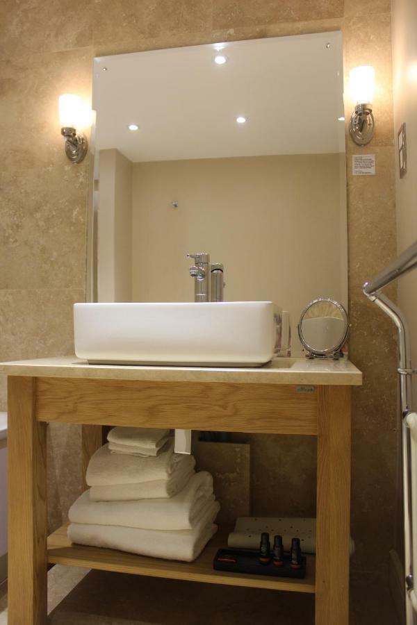 Mallyan Spout Hotel